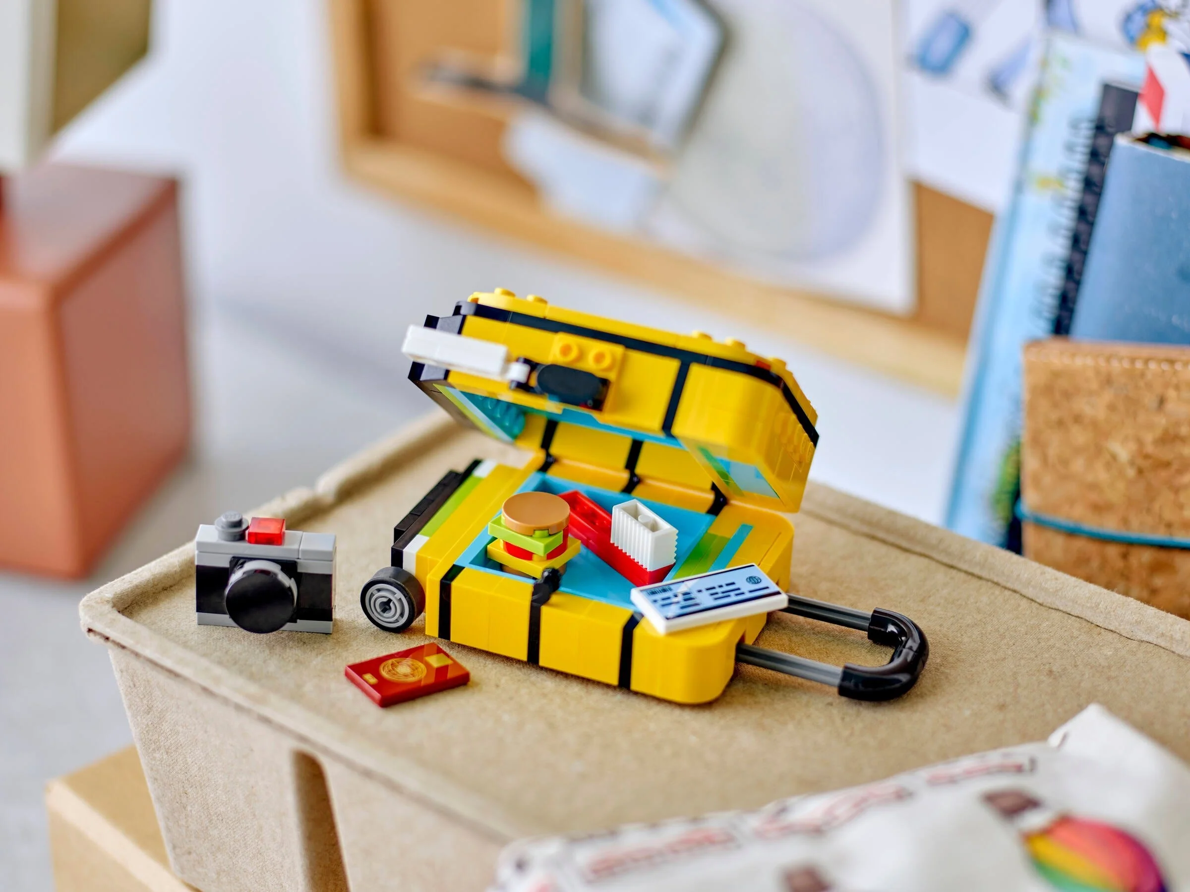 LEGO® 40817 Lego Żółta walizka podróżna - zdjęcie 5