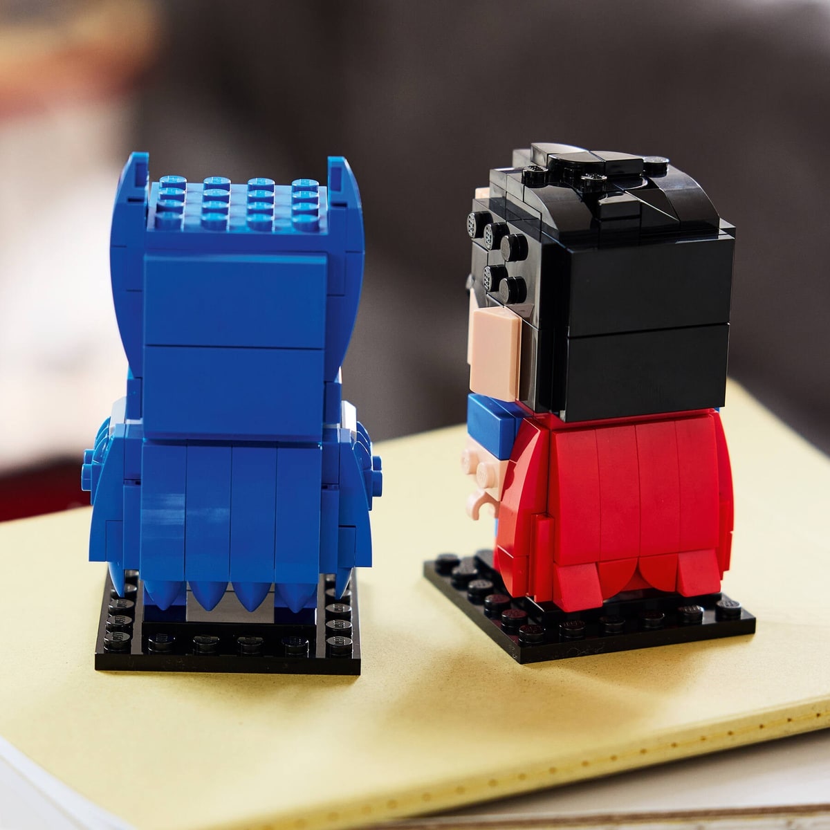 LEGO® 40859 Figurki Supermana i Batmana ze Złotej Ery - zdjęcie 13