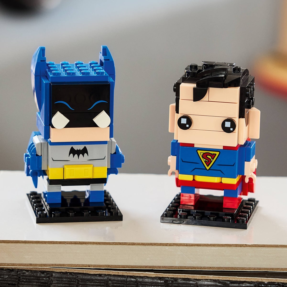 LEGO® 40859 Figurki Supermana i Batmana ze Złotej Ery - zdjęcie 4