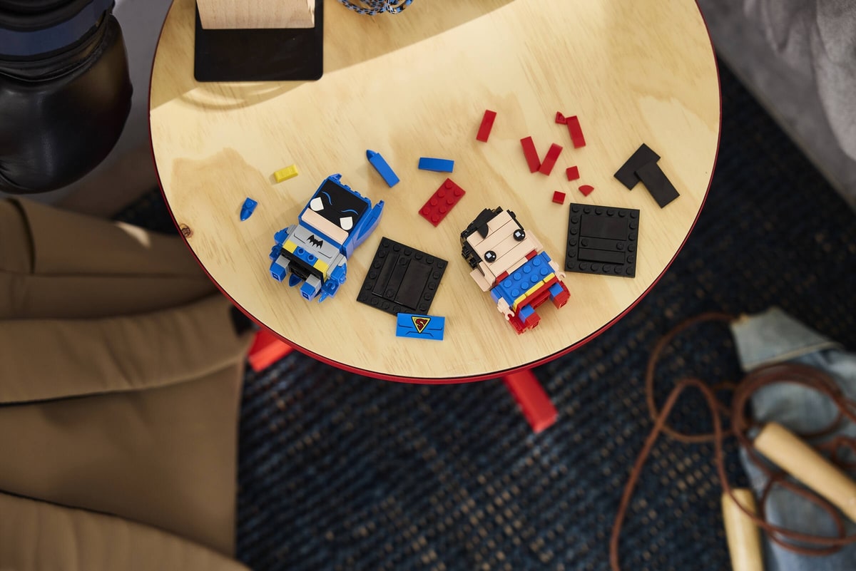 LEGO® 40859 Figurki Supermana i Batmana ze Złotej Ery - zdjęcie 7