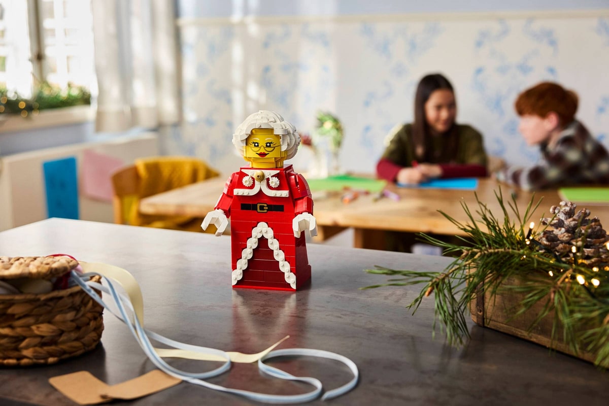 LEGO® 40875 Powiększona minifigurka Pani Mikołajowej - zdjęcie 8