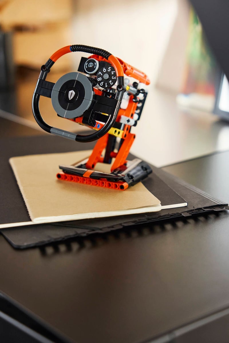 LEGO® 40894 Koenigsegg Sadair's Spear Steering Wheel - zdjęcie 5