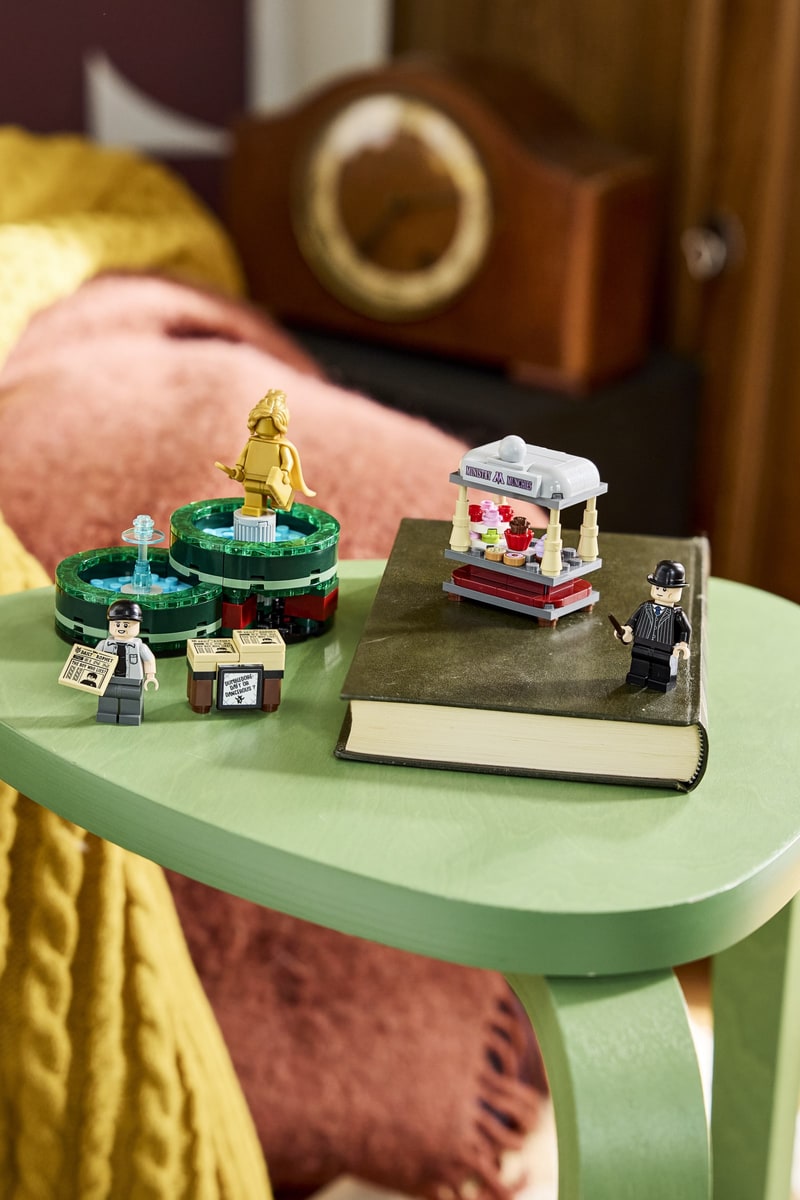 LEGO® 40901 Przekąski Ministerskie i Prorok Codzienny — stoiska - zdjęcie 4