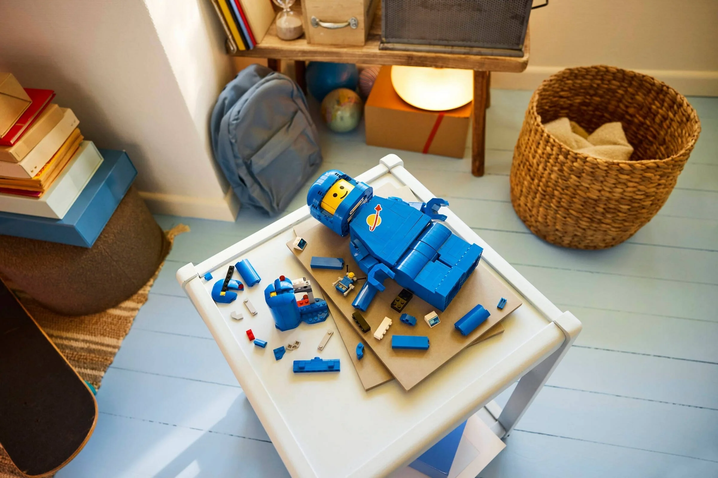 LEGO® 40921 Lego Powiększona minifigurka niebieskiego astronauty - zdjęcie 4