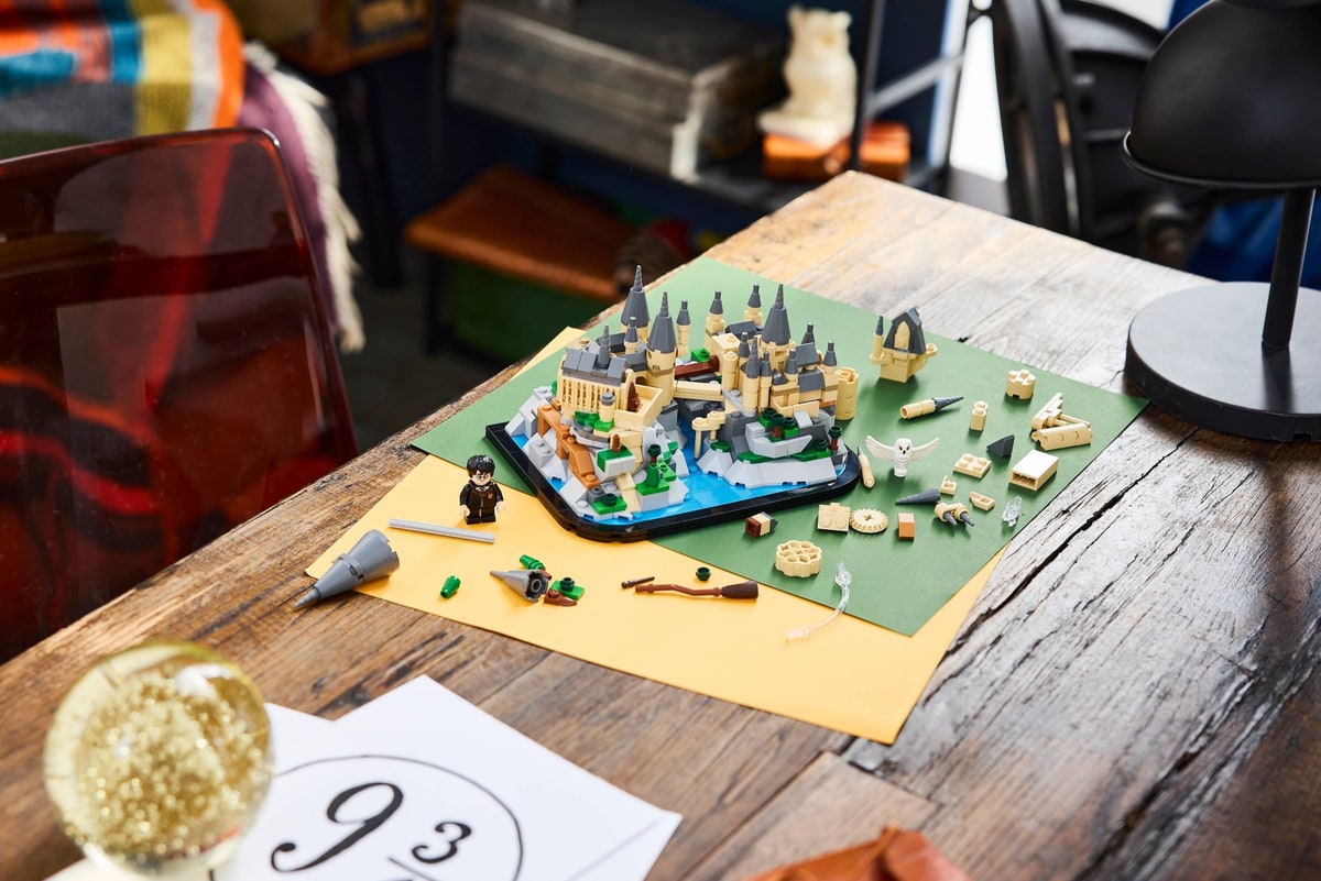 LEGO® 40975 Minizamek Hogwart - zdjęcie 2