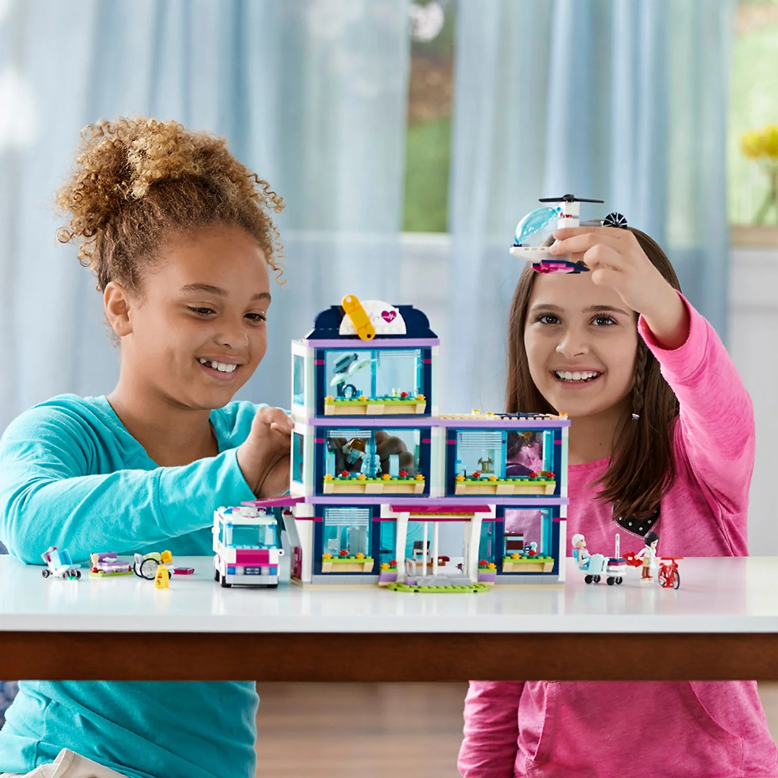 LEGO® 41318 Szpital w Heartlake - zdjęcie 7