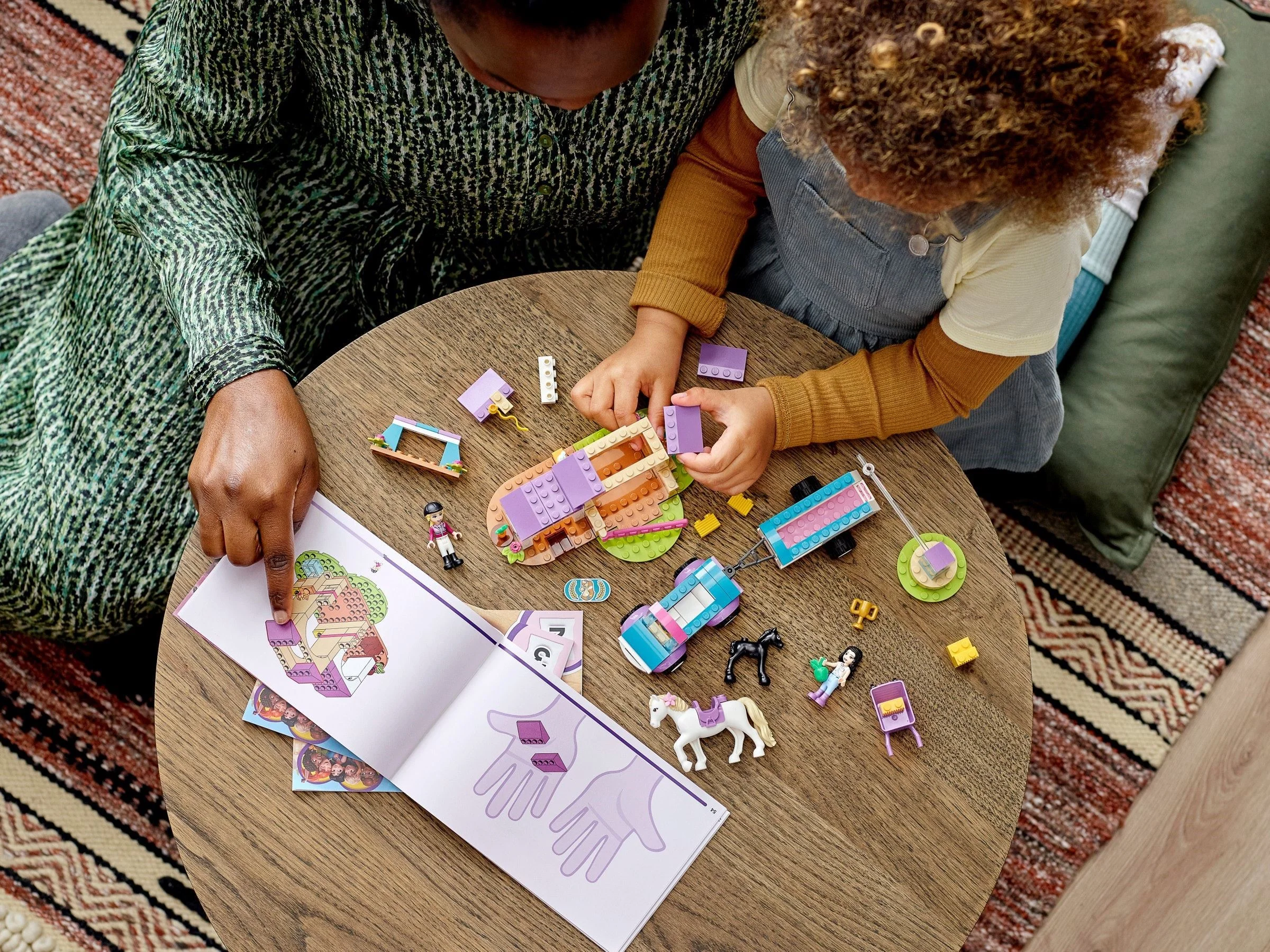 LEGO® 41441 Szkółka jeździecka i przyczepa dla konia - zdjęcie 12