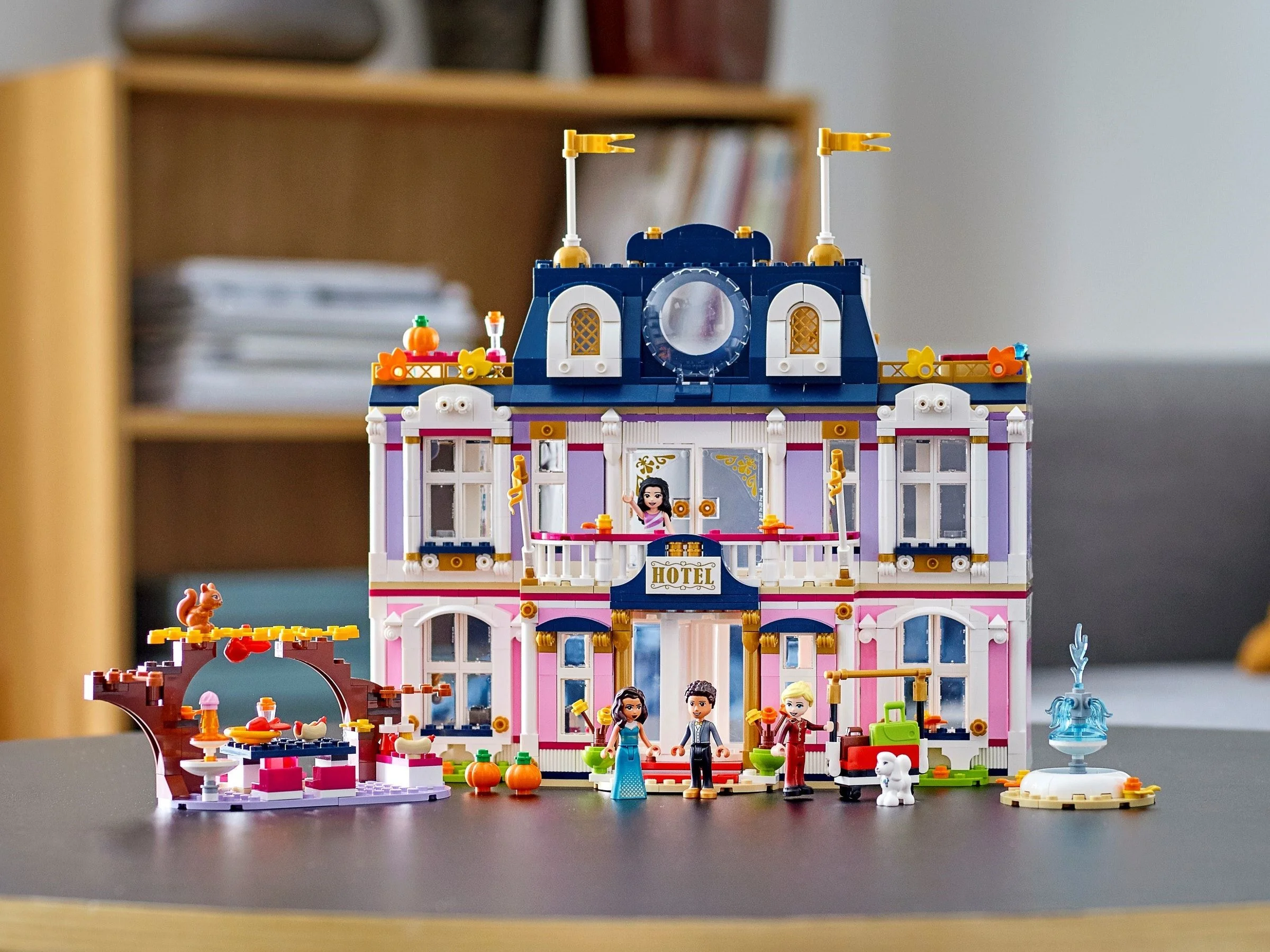 LEGO® 41684 Wielki hotel w mieście Heartlake - zdjęcie 9