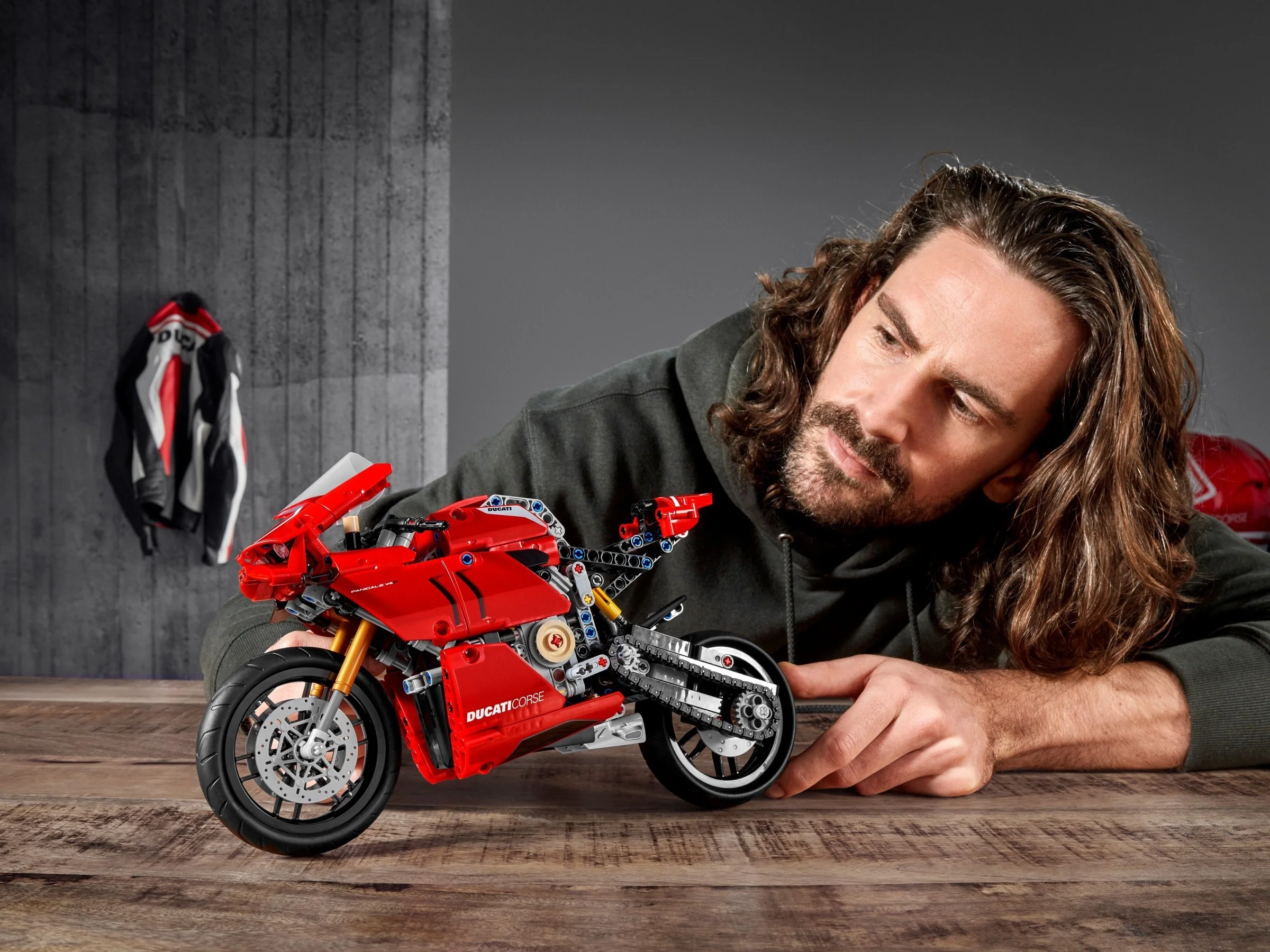 LEGO® 42107 Motor Motocykl Ścigacz Ducati Panigale V4 R - zdjęcie 10