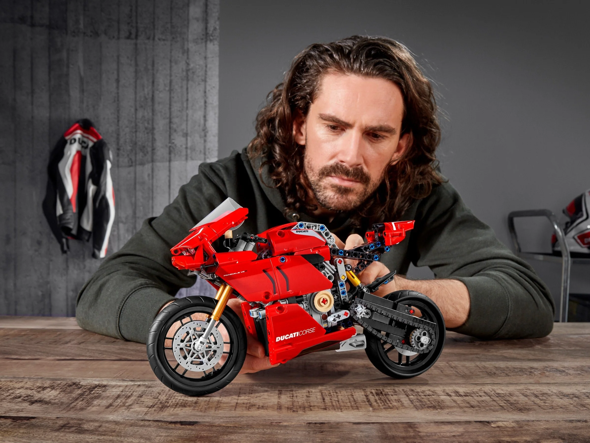 LEGO® 42107 Motor Motocykl Ścigacz Ducati Panigale V4 R - zdjęcie 14