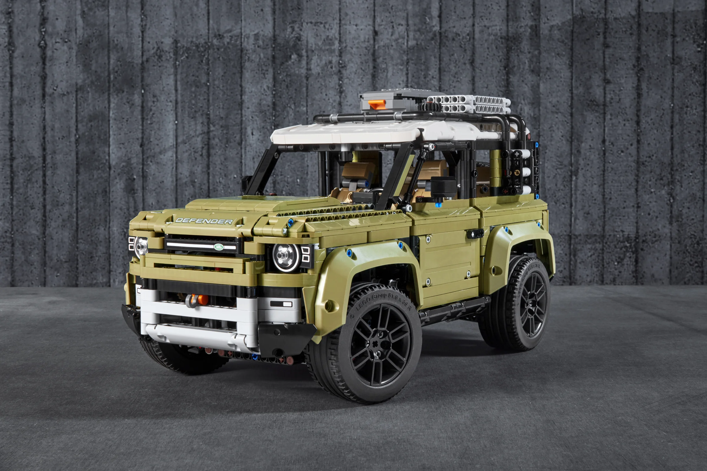 LEGO® 42110 Land Rover Defender Suv Opis Outlet - zdjęcie 3