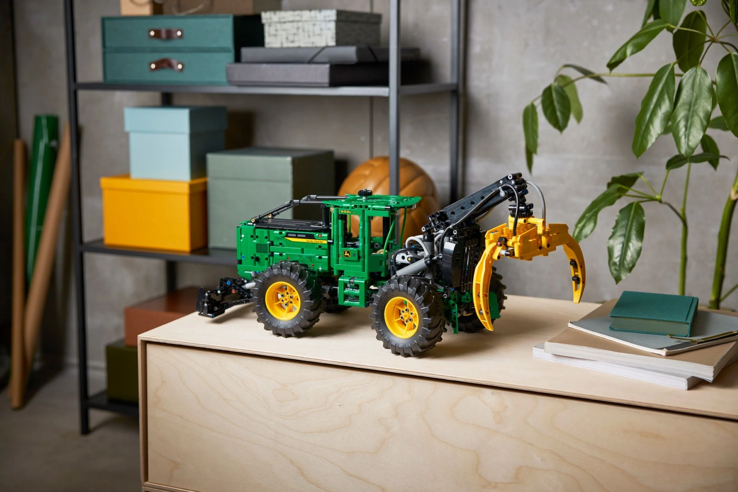 LEGO® 42157 Ciągnik zrywkowy John Deere 948L-II - zdjęcie 9
