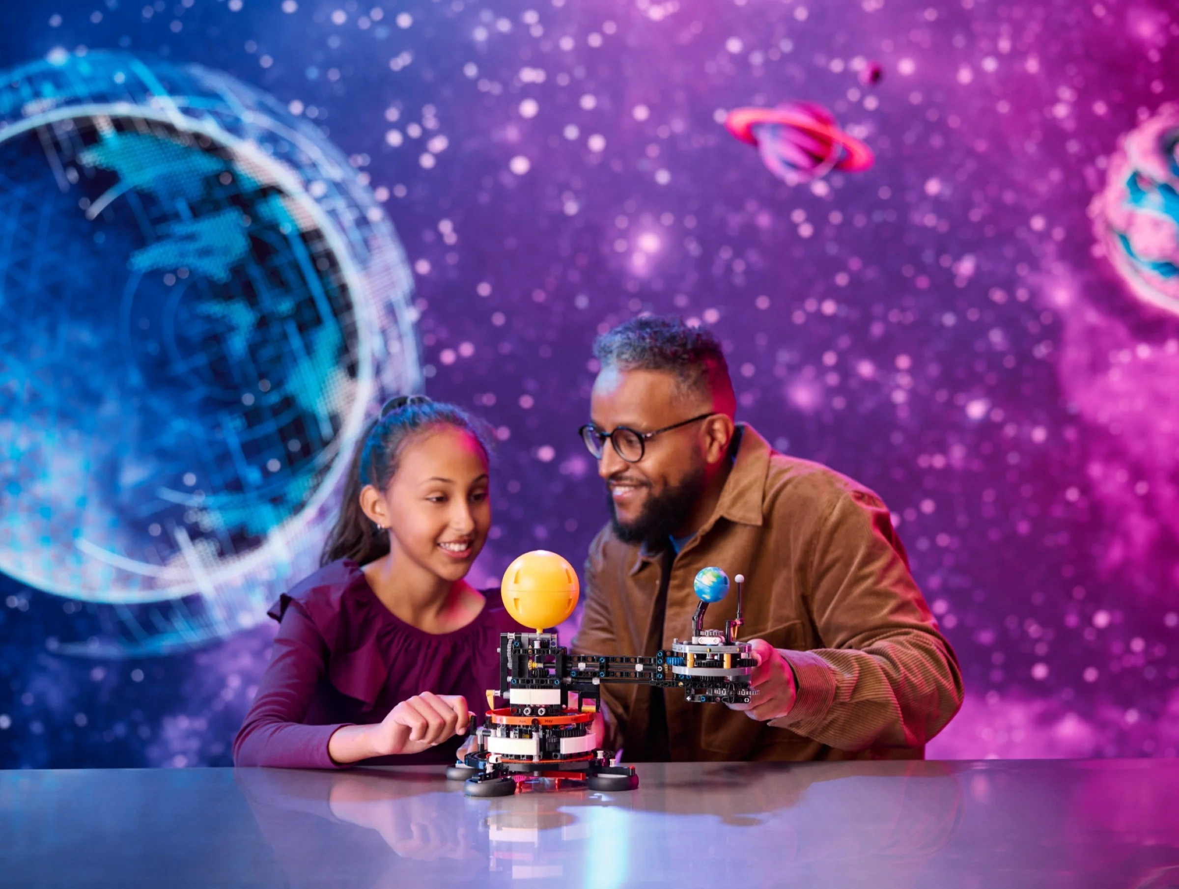 LEGO® 42179 Planeta Ziemia i Księżyc na orbicie - zdjęcie 5