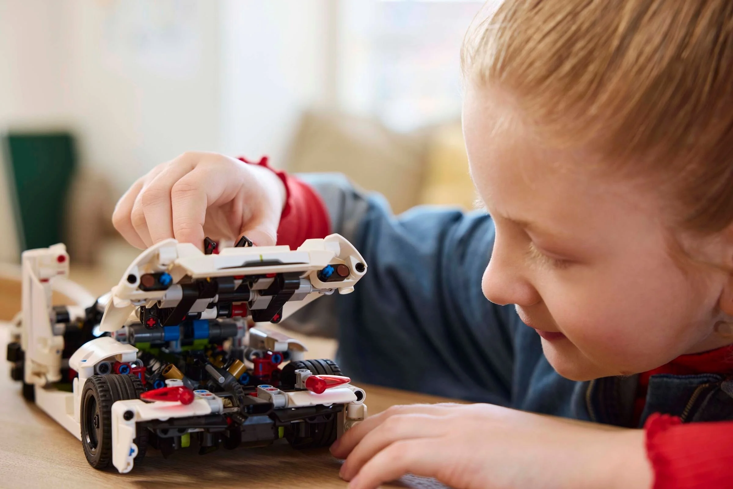 LEGO® 42184 Biały hipersamochód Koenigsegg Jesko Absolut - zdjęcie 7