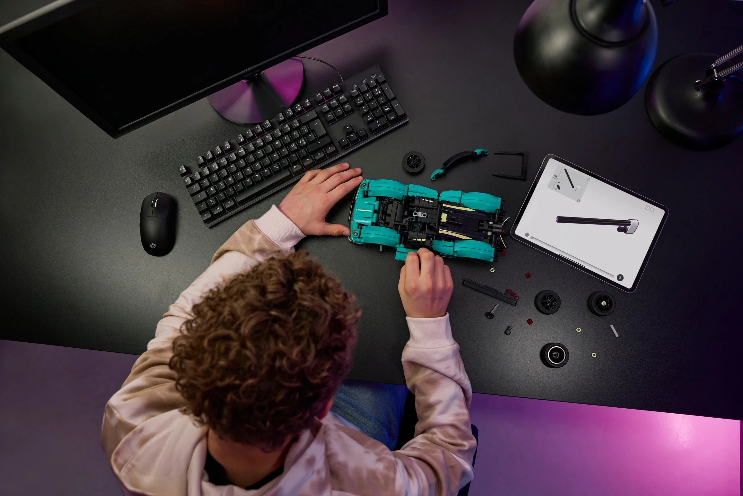 LEGO® 42208 LEGO Technic Aston Martin Valkyrie - zdjęcie 4