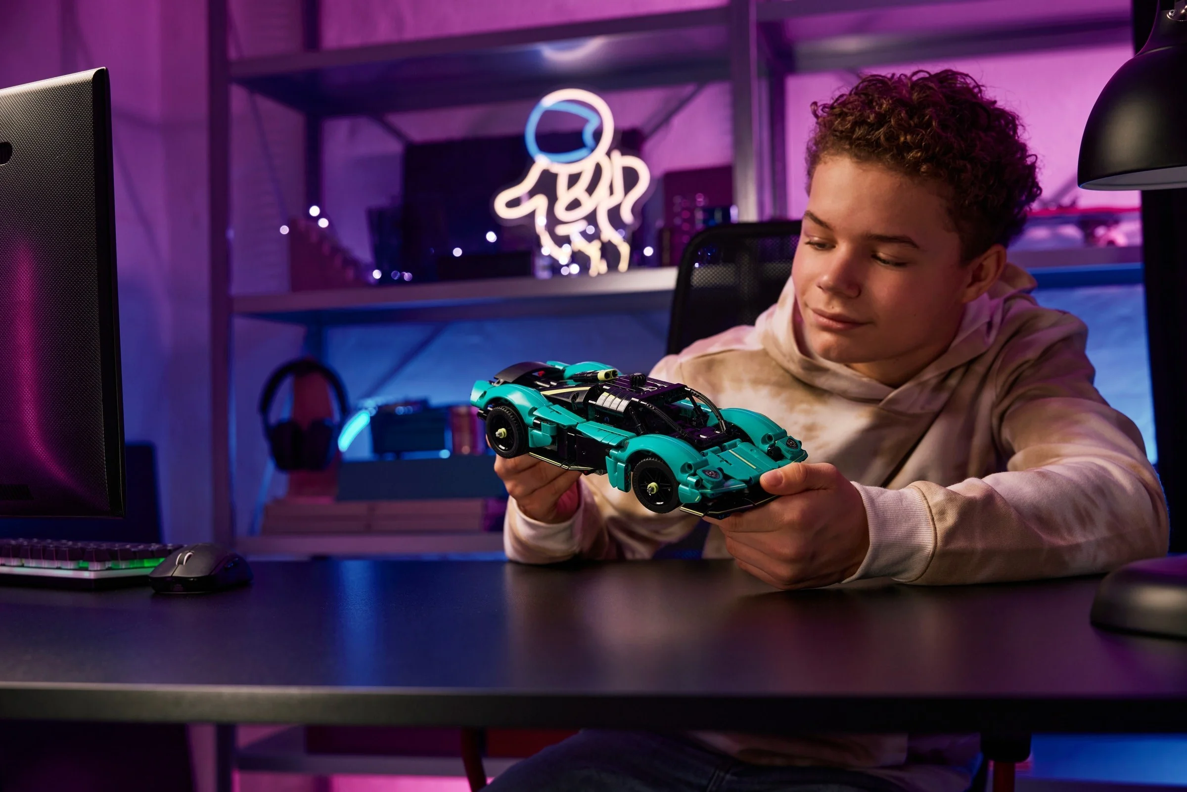 LEGO® 42208 LEGO Technic Aston Martin Valkyrie - zdjęcie 5