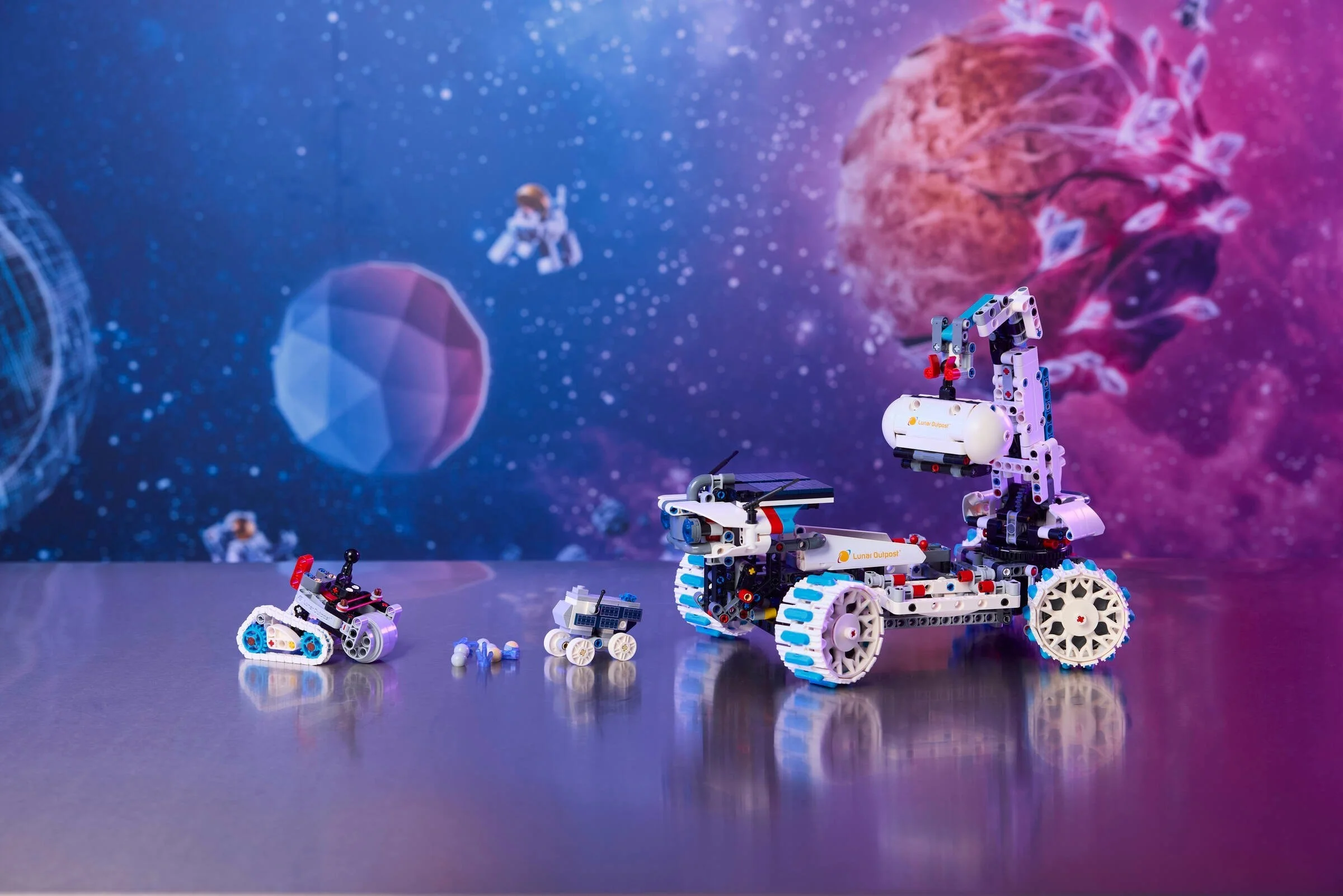 LEGO® 42211 Kosmiczny Łazik Księżycowy Lunar Outpost™ - zdjęcie 9