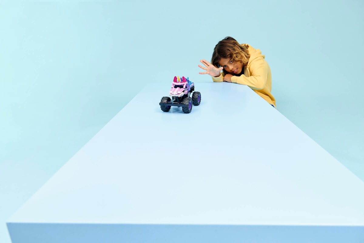 LEGO® 42220 Monster Jam Sparkle Smash z napędem typu pull-back - zdjęcie 9