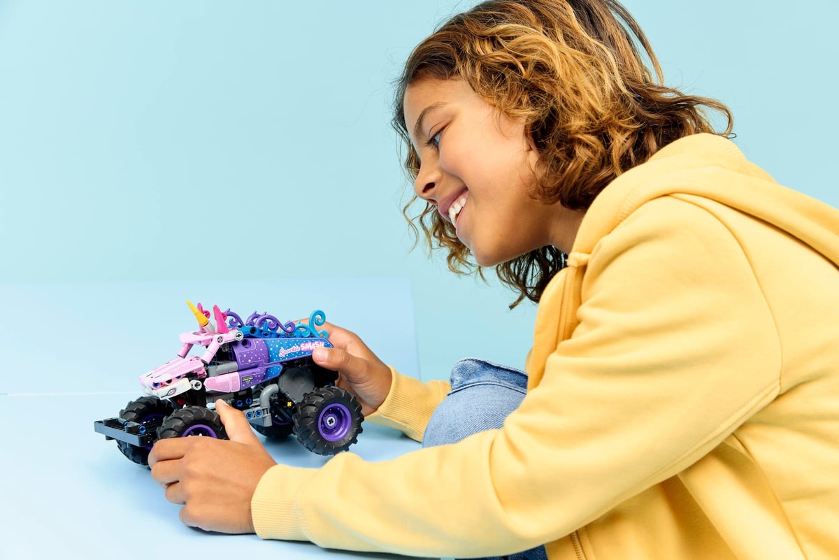 LEGO® 42220 Monster Jam Sparkle Smash z napędem typu pull-back - zdjęcie 11