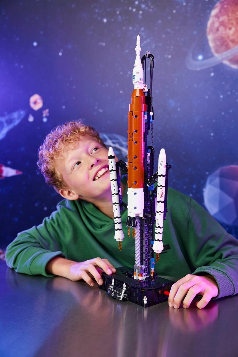 LEGO® 42221 Rakieta SLS NASA Artemis - zdjęcie 9
