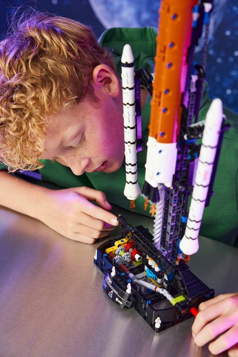 LEGO® 42221 Rakieta SLS NASA Artemis - zdjęcie 11