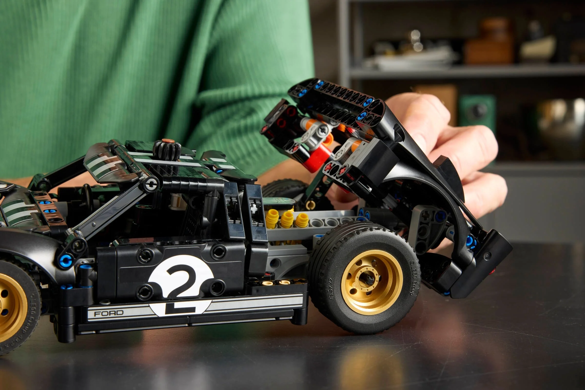 LEGO® 42223 Samochód Wyścigowy 1966 Ford Gt40 Mkii - zdjęcie 8