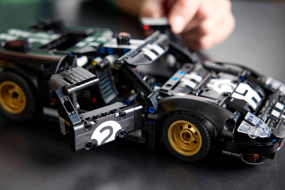 LEGO® 42223 Samochód wyścigowy 1966 Ford GT40 MKII - zdjęcie 13