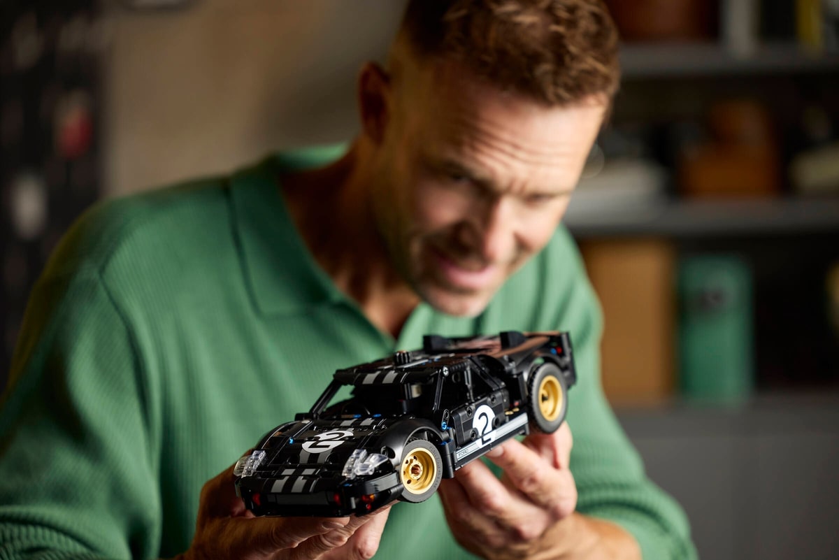 LEGO® 42223 Samochód wyścigowy 1966 Ford GT40 MKII - zdjęcie 15