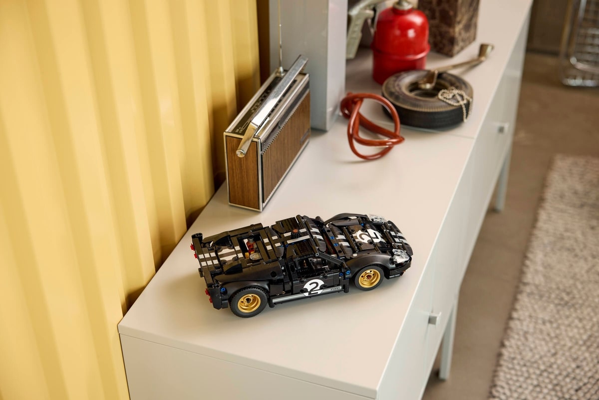 LEGO® 42223 Samochód wyścigowy 1966 Ford GT40 MKII - zdjęcie 17