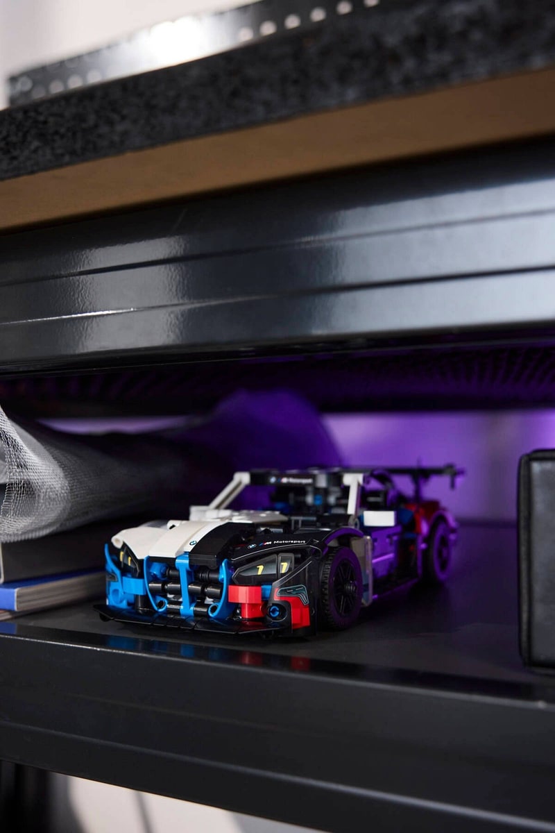 LEGO® 42226 Samochód wyścigowy BMW M4 GT3 EVO - zdjęcie 9