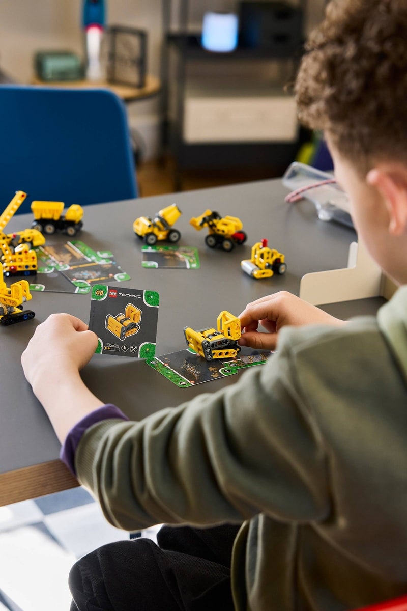 LEGO® 42233 Potężne maszyny - zdjęcie 8