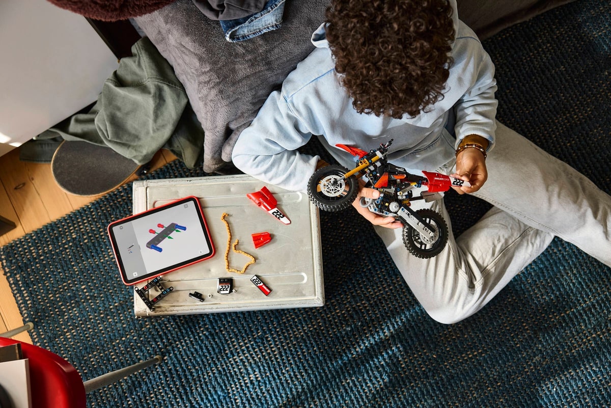 LEGO® 42238 Motocykl Ducati Desmo450 MX Factory - zdjęcie 3