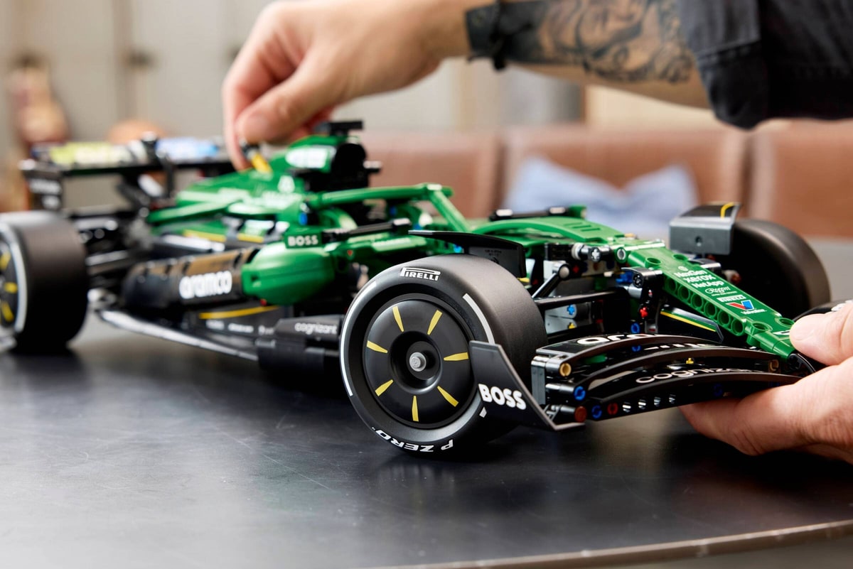 LEGO® 42240 Bolid F1 Aston Martin Aramco AMR25 - zdjęcie 12