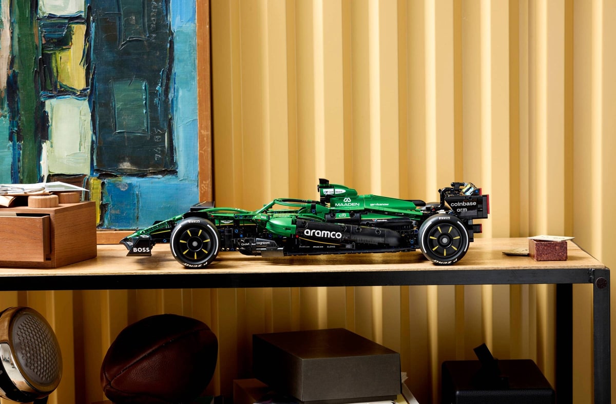 LEGO® 42240 Bolid F1 Aston Martin Aramco AMR25 - zdjęcie 16