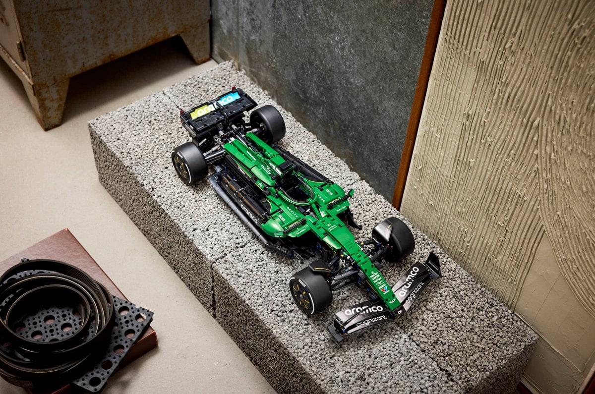 LEGO® 42240 Bolid F1 Aston Martin Aramco AMR25 - zdjęcie 17