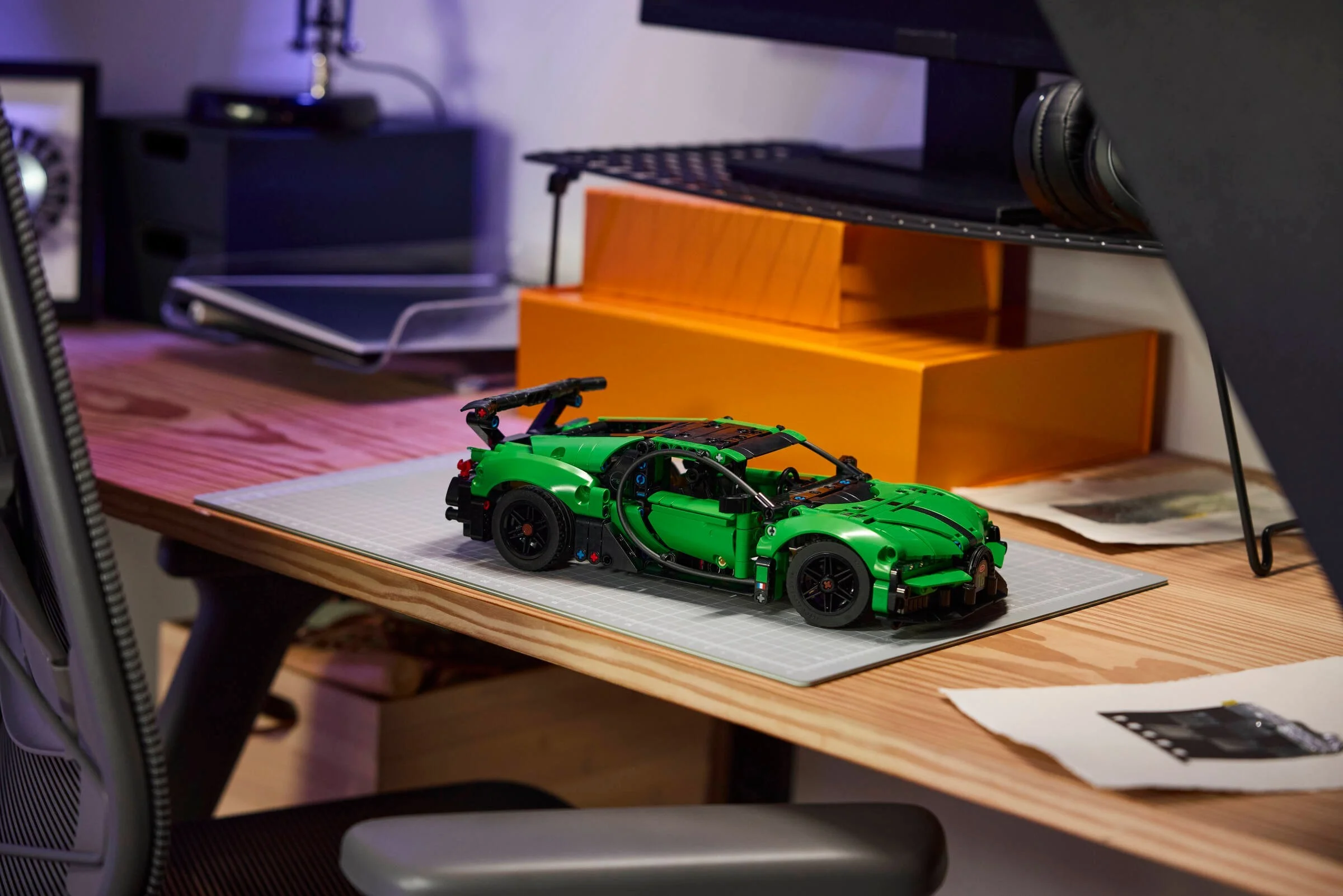 LEGO® 42241 Zielony hipersamochód Bugatti Chiron Pur Sport - zdjęcie 9