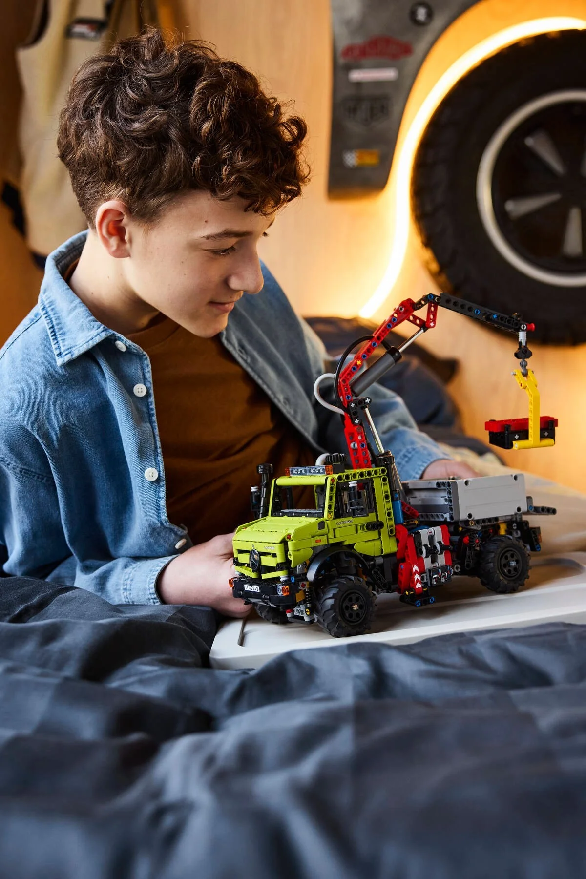 LEGO® 42242 Mercedes-Benz Unimog U 5023 z dźwigiem - zdjęcie 6