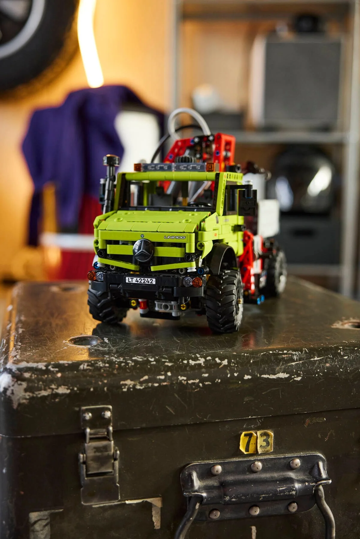 LEGO® 42242 Mercedes-Benz Unimog U 5023 z dźwigiem - zdjęcie 7