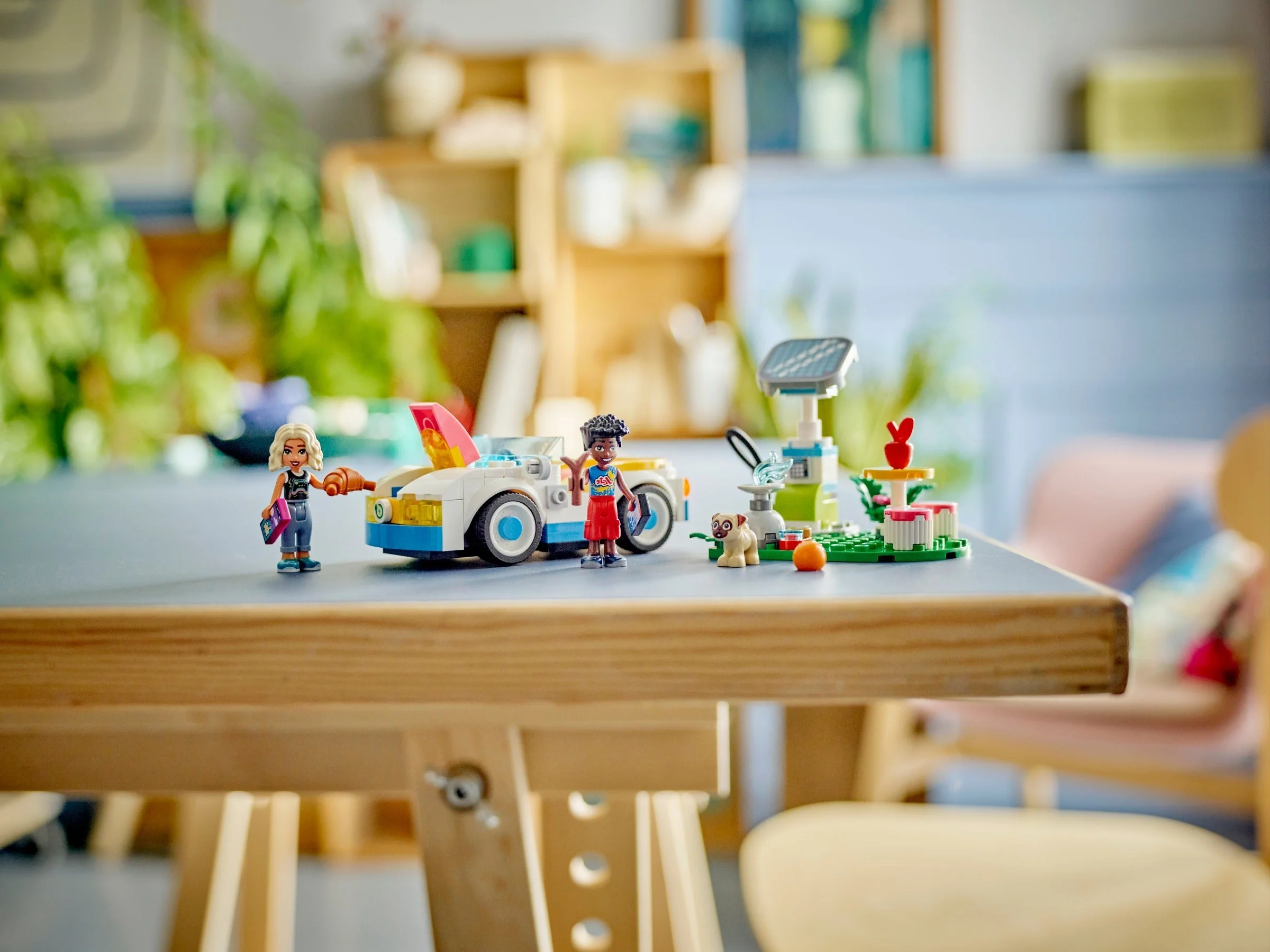 LEGO® 42609 LEGO Friends Samochód elektryczny i stacja ładowania - zdjęcie 7