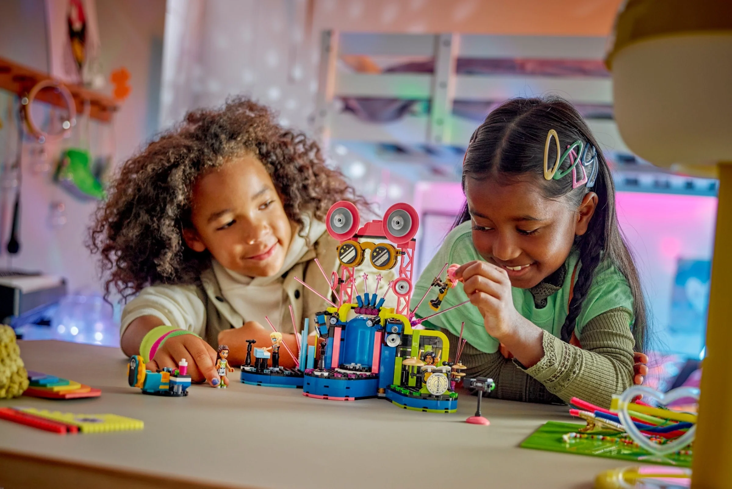 LEGO® 42616 Pokaz talentów muzycznych w Heartlake - zdjęcie 6