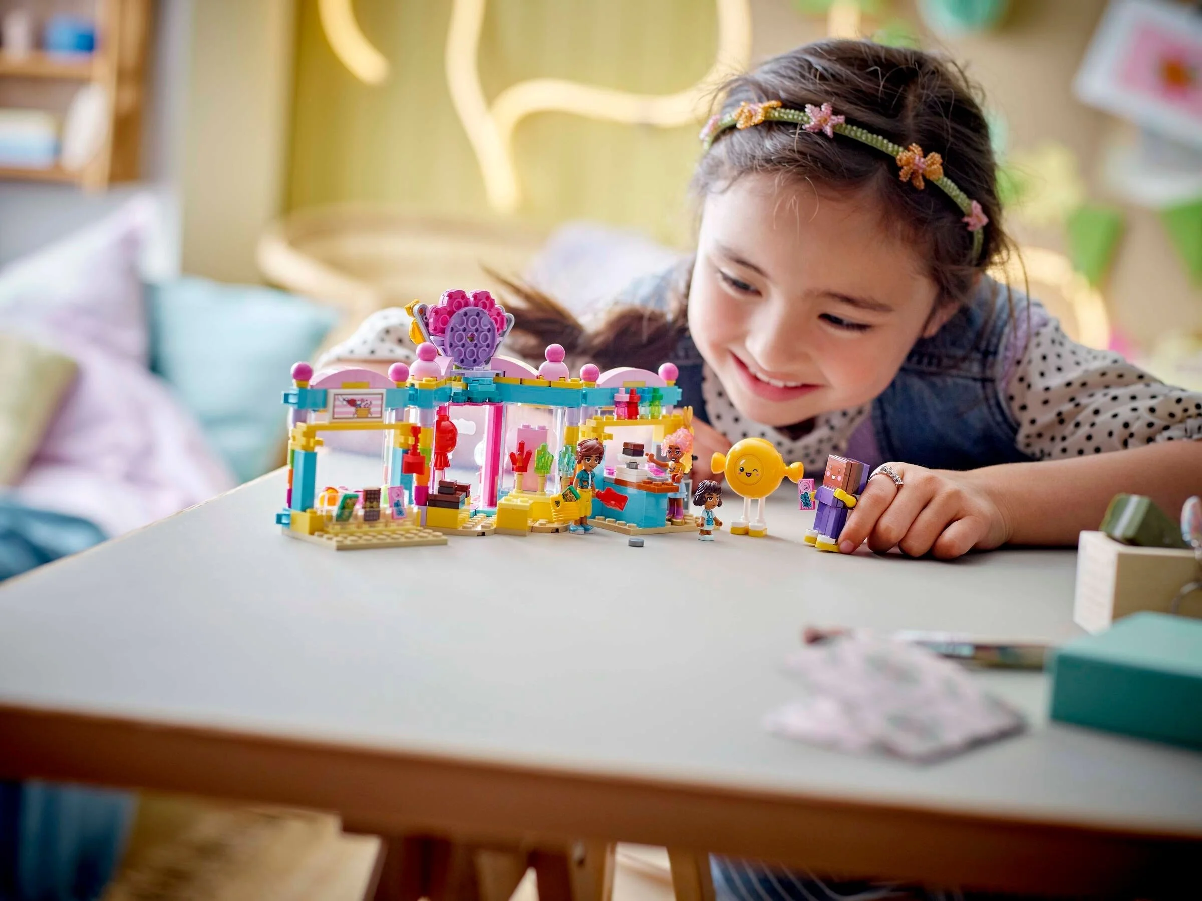 LEGO® 42649 Sklep z cukierkami w Heartlake - zdjęcie 5