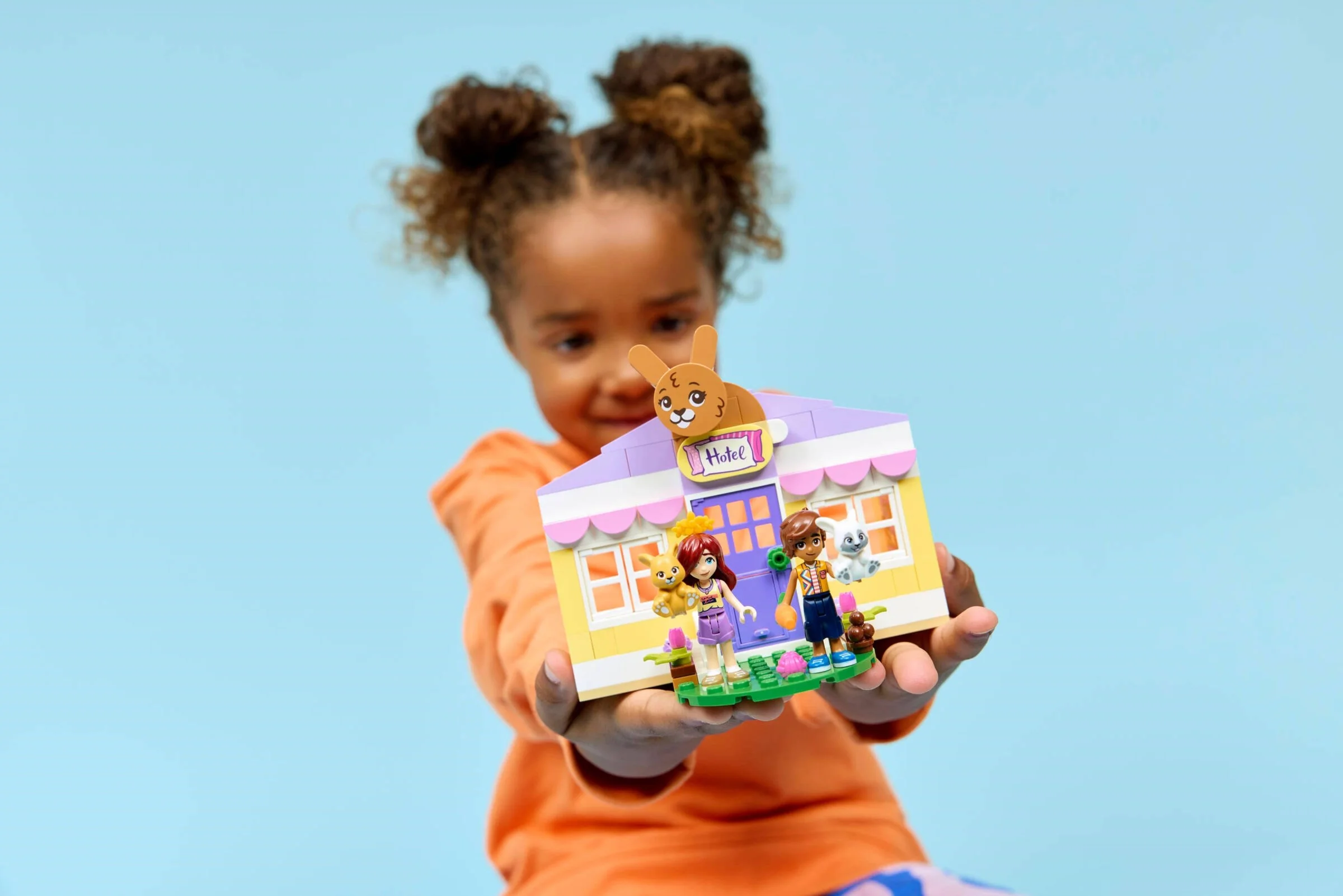 LEGO® 42679 Hotel Dla Królików w Mieście Heartlake - zdjęcie 6