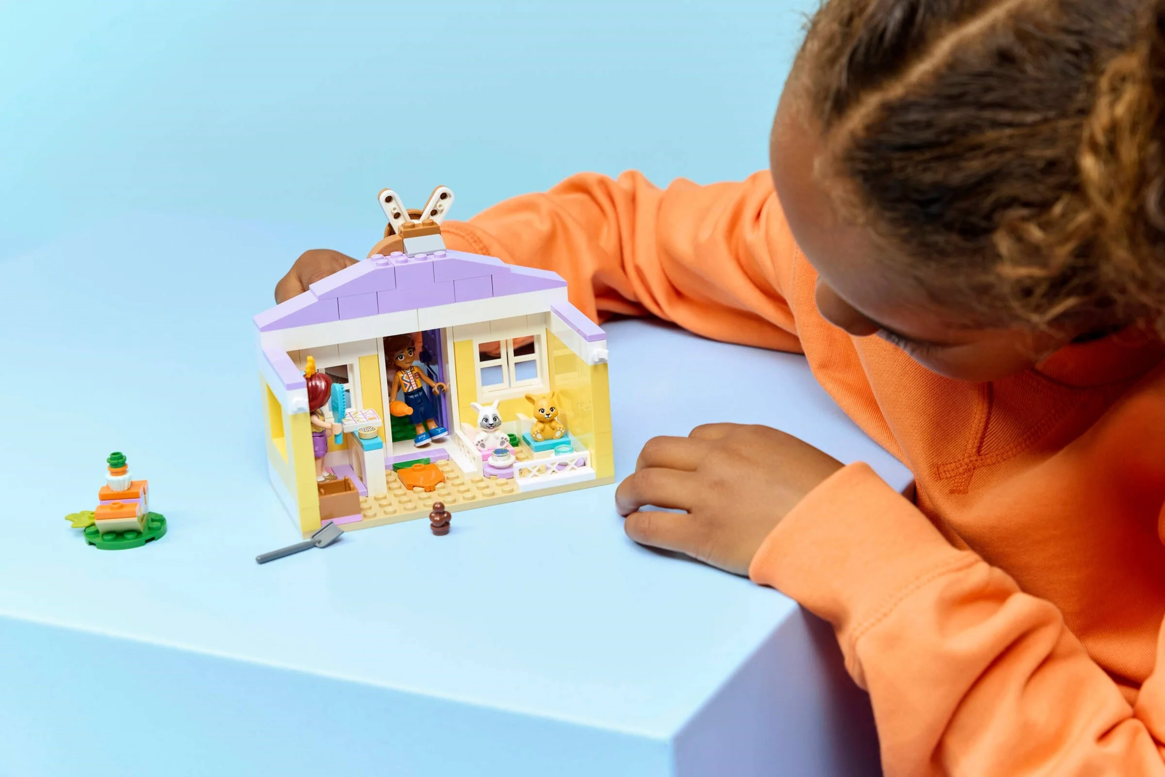 LEGO® 42679 Hotel Dla Królików w Mieście Heartlake - zdjęcie 7