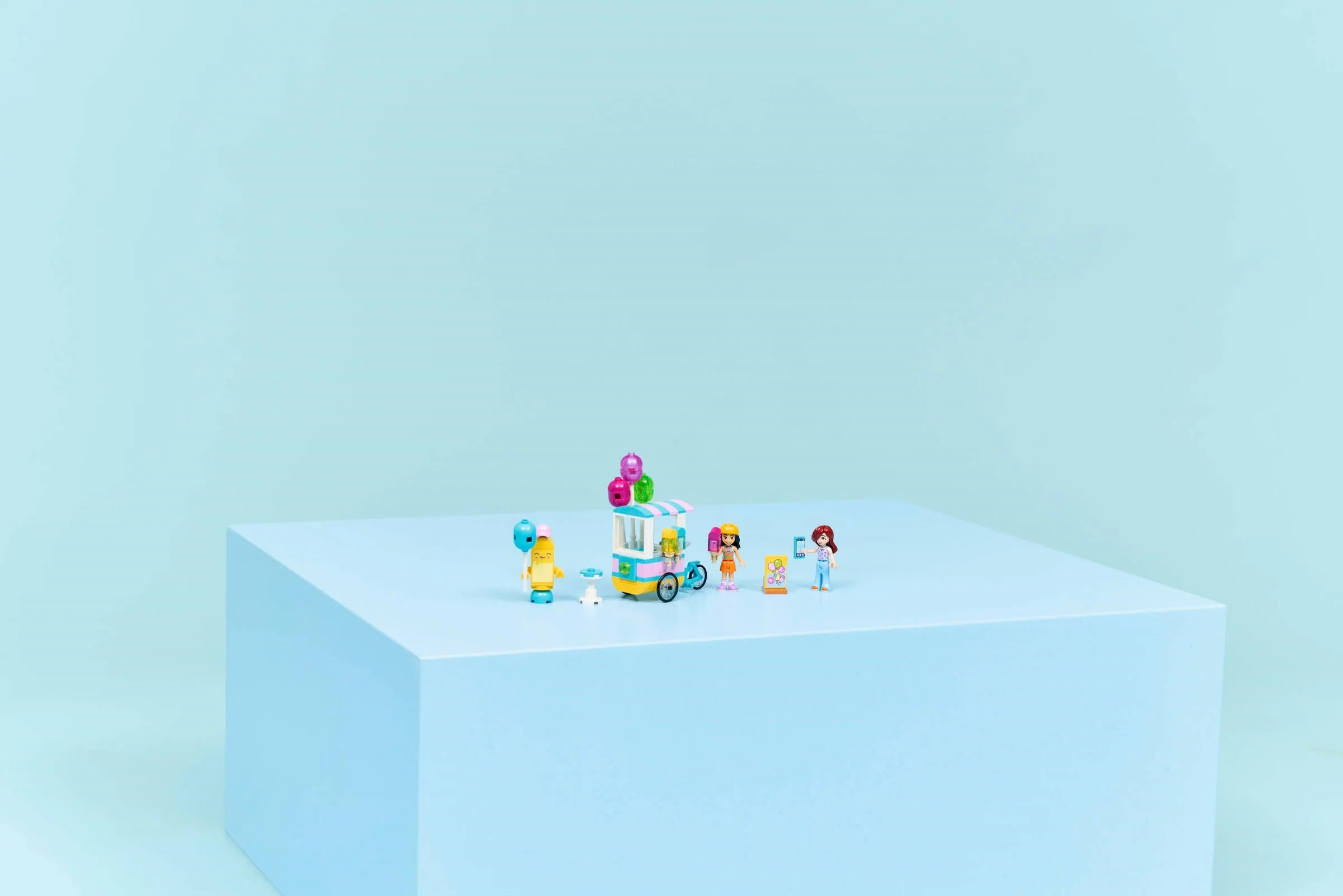 LEGO® 42692 LEGO Friends Stoisko z lodami i balonami - zdjęcie 17