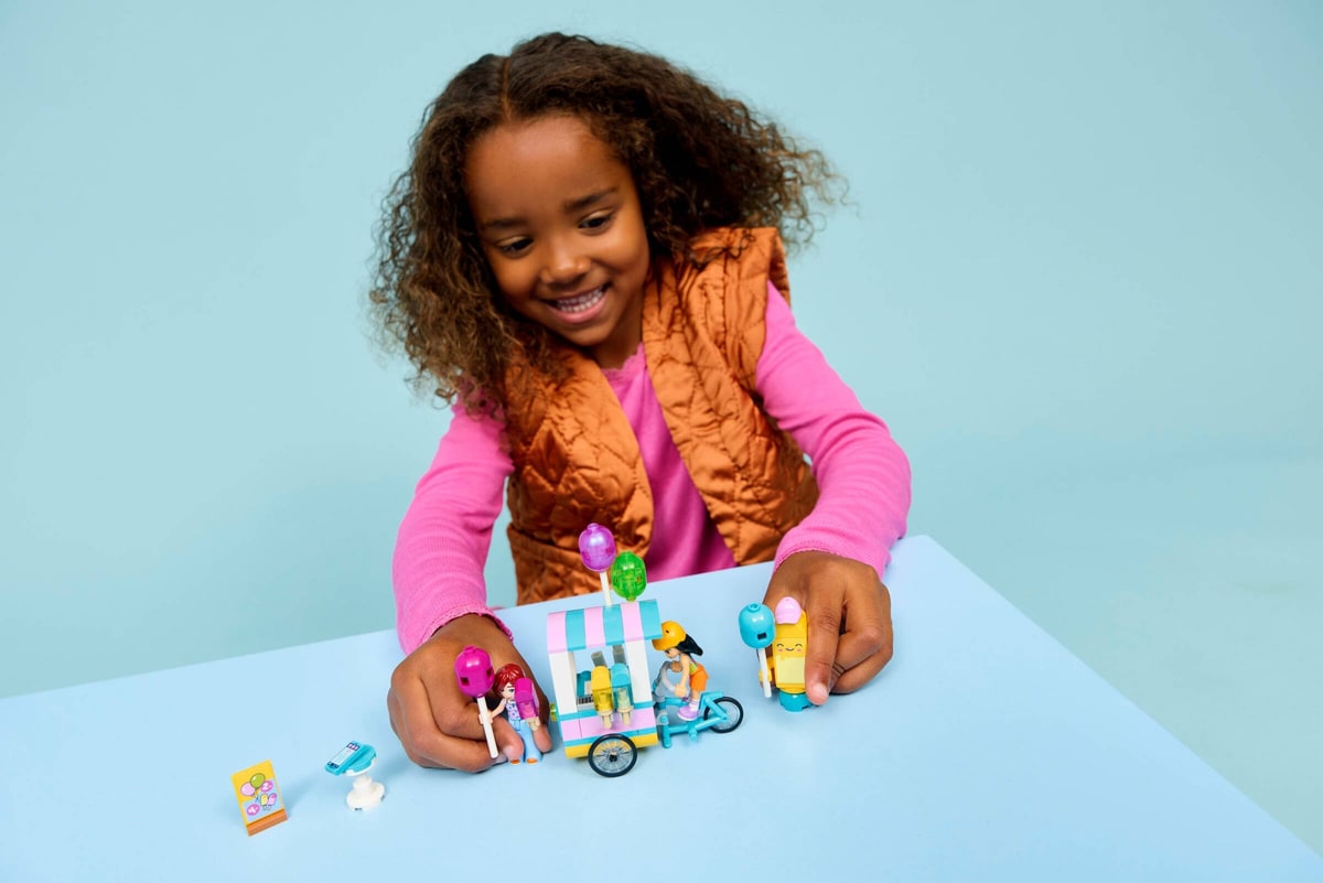 LEGO® 42692 Stoisko z lodami i balonami - zdjęcie 8