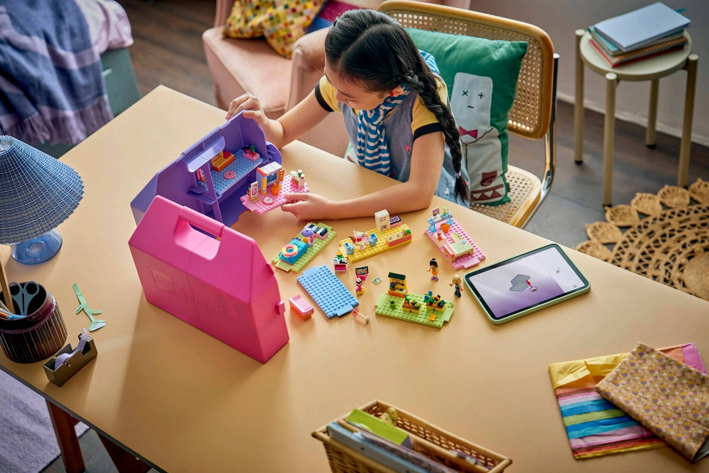 LEGO® 42697 Kreatywna walizka z domkiem dla lalek - zdjęcie 4
