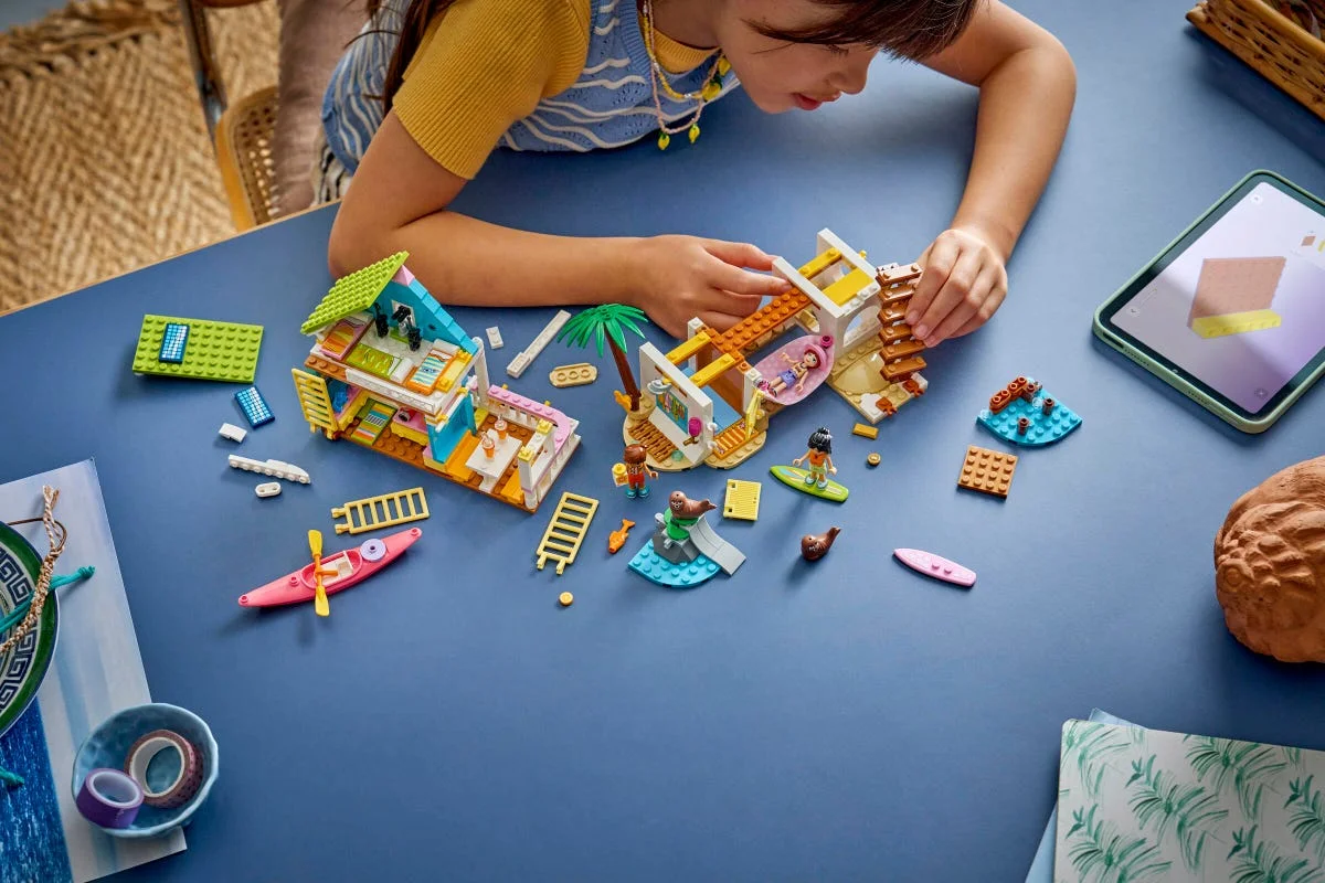 LEGO® 42699 LEGO Friends Domek na plaży z fokami - zdjęcie 5