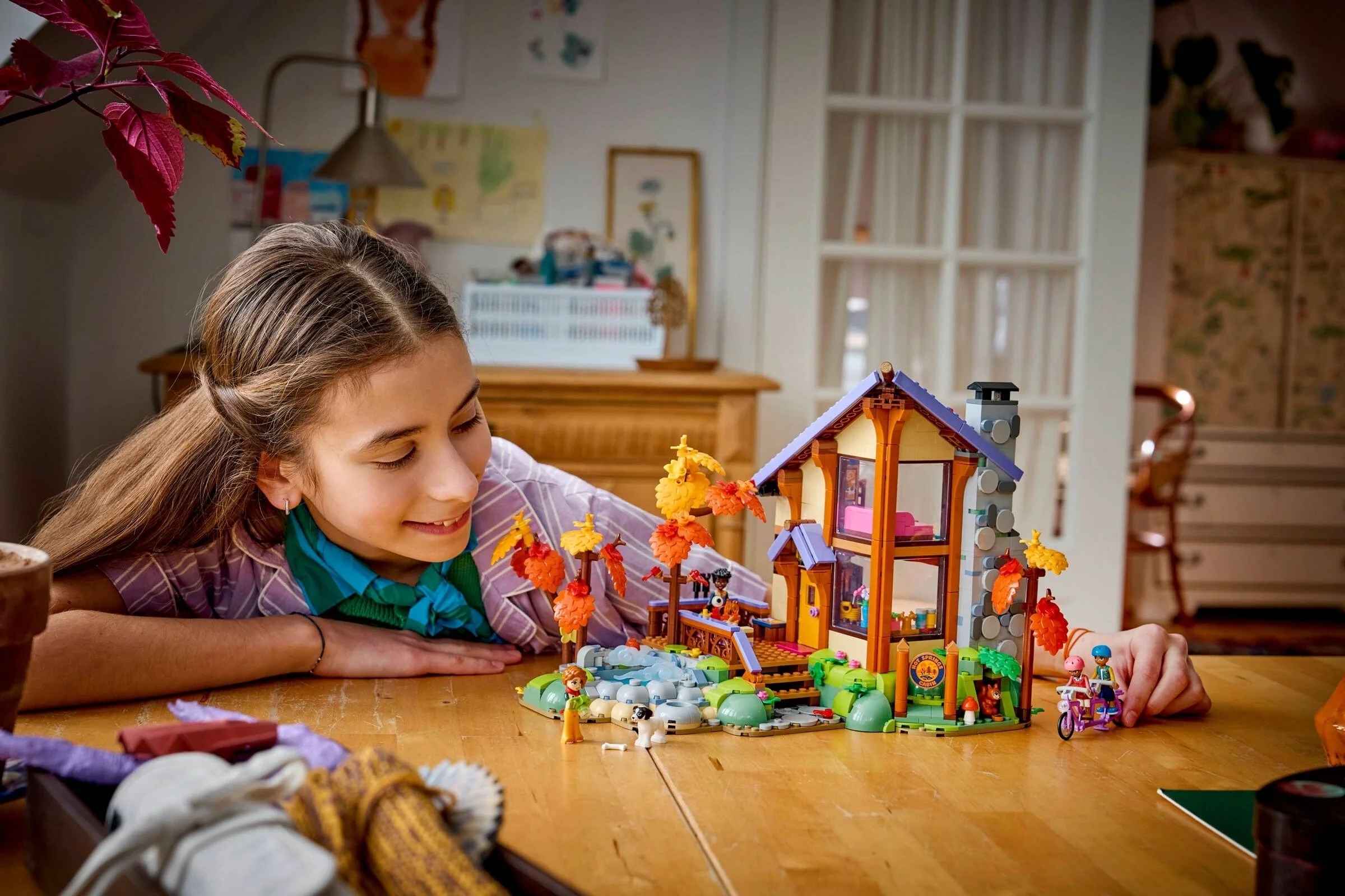 LEGO® 42705 Jesienna leśna chatka - zdjęcie 5