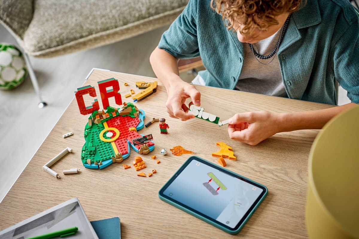 LEGO® 43012 Cristiano Ronaldo - piłkarskie momenty - zdjęcie 9