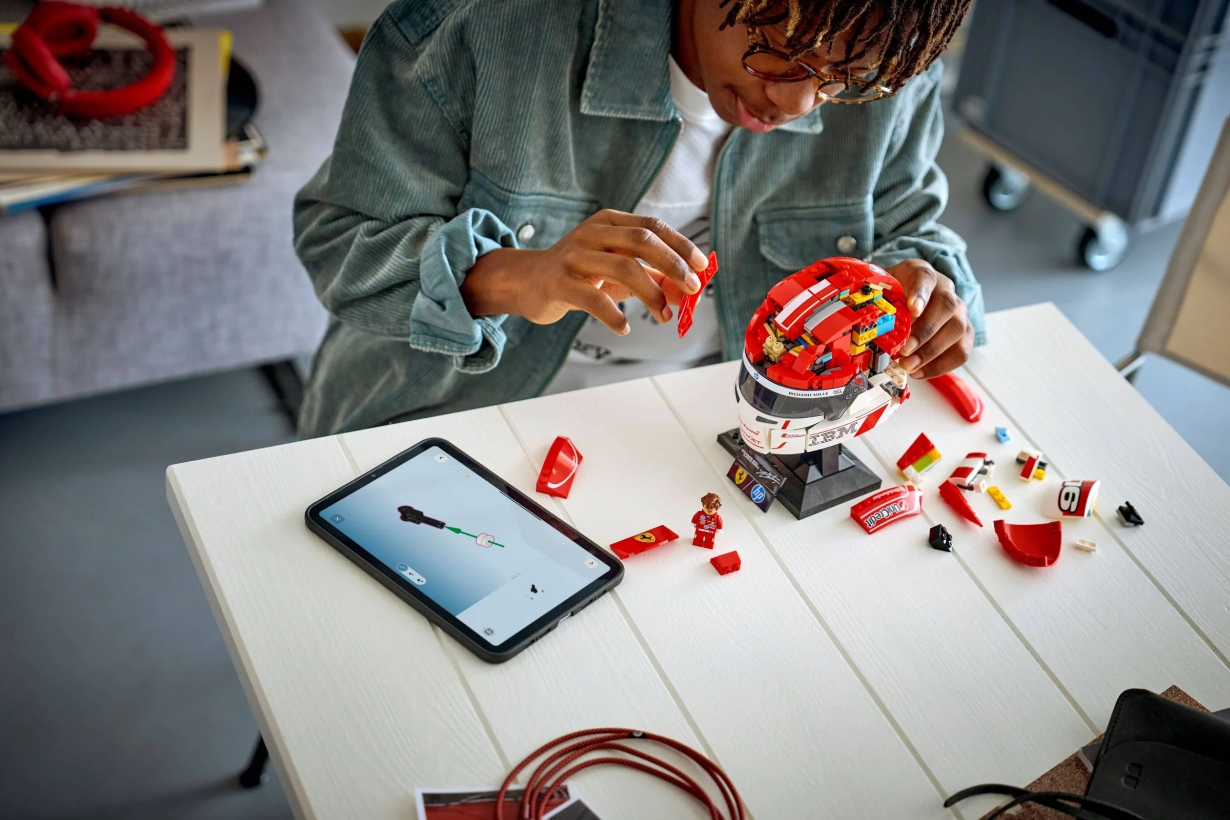 LEGO® 43014 LEGO Editions Formula 1 Vehicles Kask Charles Leclerc Scuderia Ferrari HP - zdjęcie 5